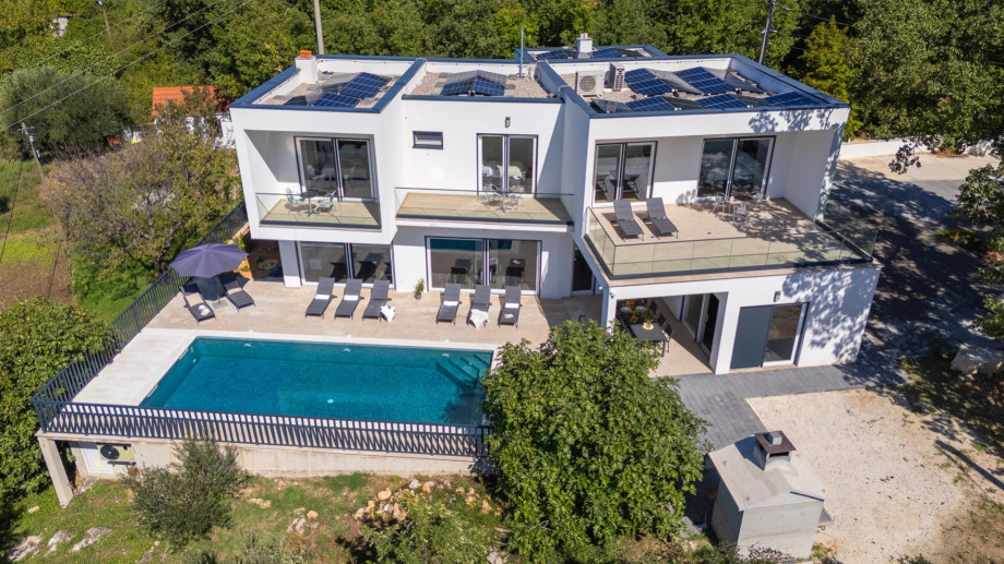 A 40 square meter (10 by 4 meter) heated private pool with hydromassage and a fully automated salt electrolysis system