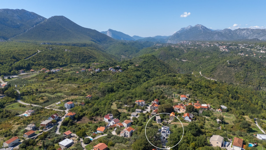 Villa Giro is located on a fenced 2,500-square-meter private plot with 264 square meters of usable interior space