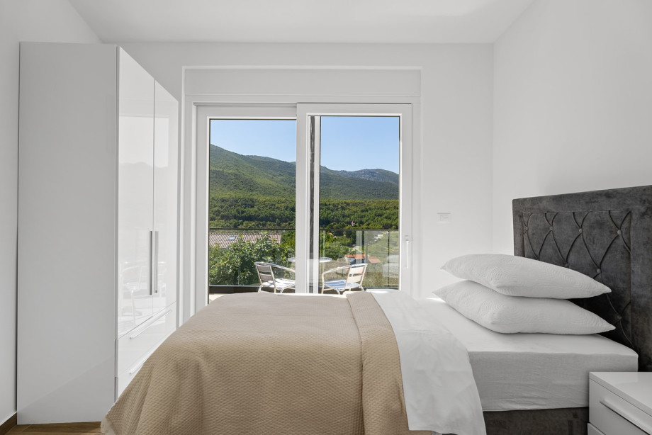 Bedroom No. 4  has a single bed 90 cm by 200 cm, air conditioning, and a shared terrace