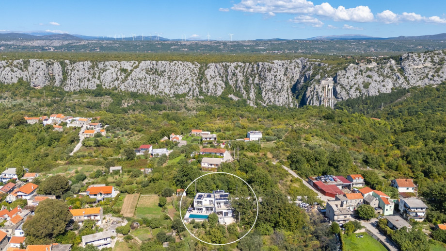 Location of Villa Giro. Only 10 minutes from the beach and the town.