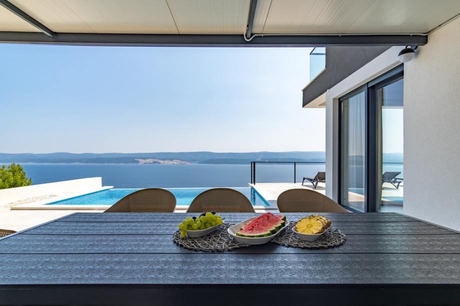 Breathtaking natural surroundings and sound of bird song for relaxing vacation