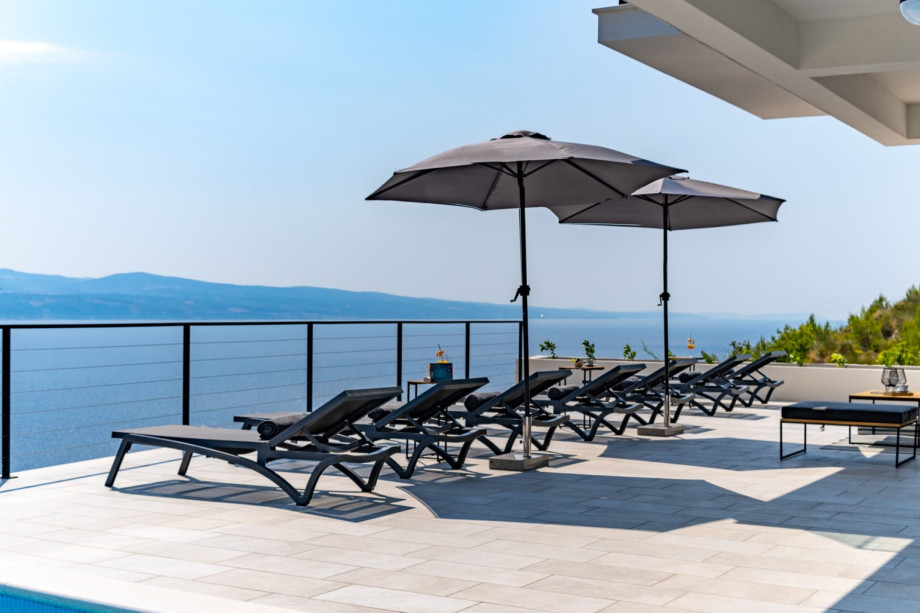 This is a modern place to stay in with a quiet environment but still close to all