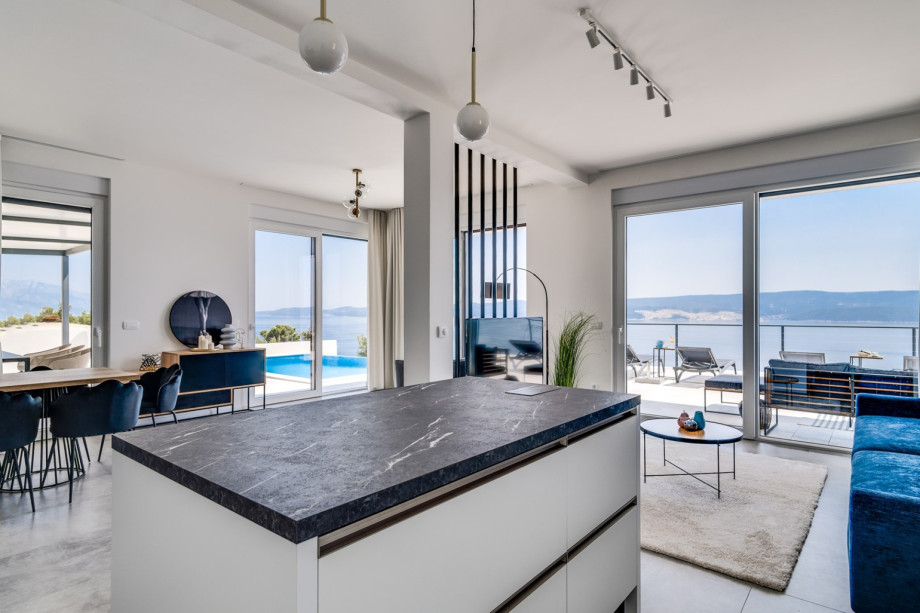 Es ist bestens ausgestattet mit allem, was ein moderner Gast für einen gemütlichen und erholsamen Aufenthalt benötigt.