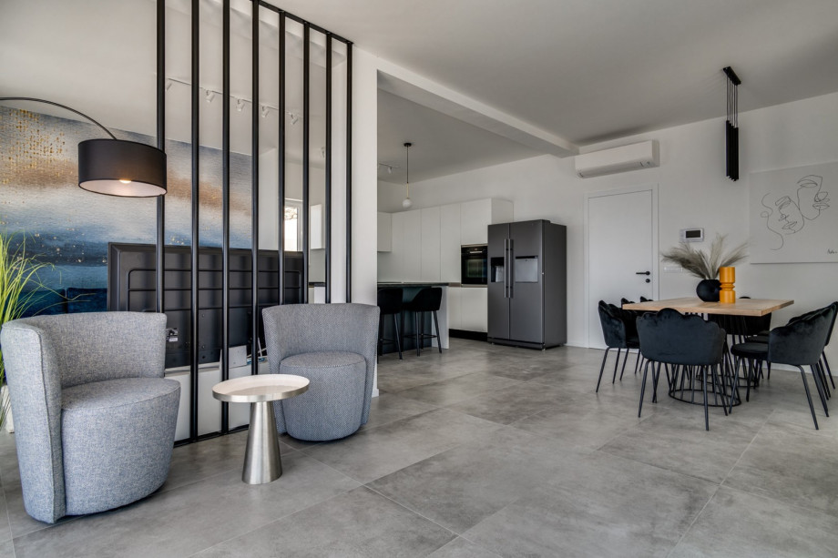 There is also a separate toilet, and a laundry with washing machine is in the hallway