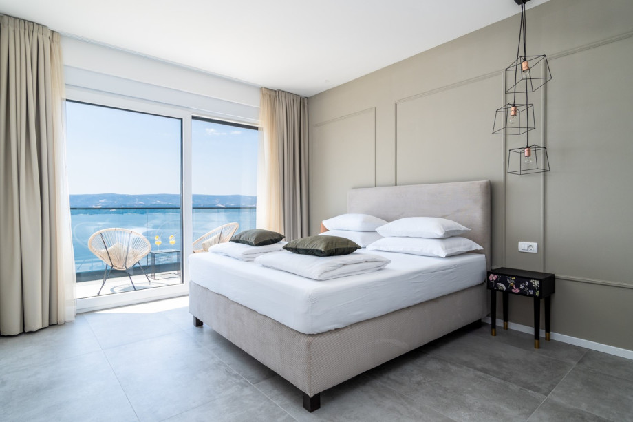 Bedroom No1 with king size bed 180cm x 200cm and an en-suite bathroom with shower