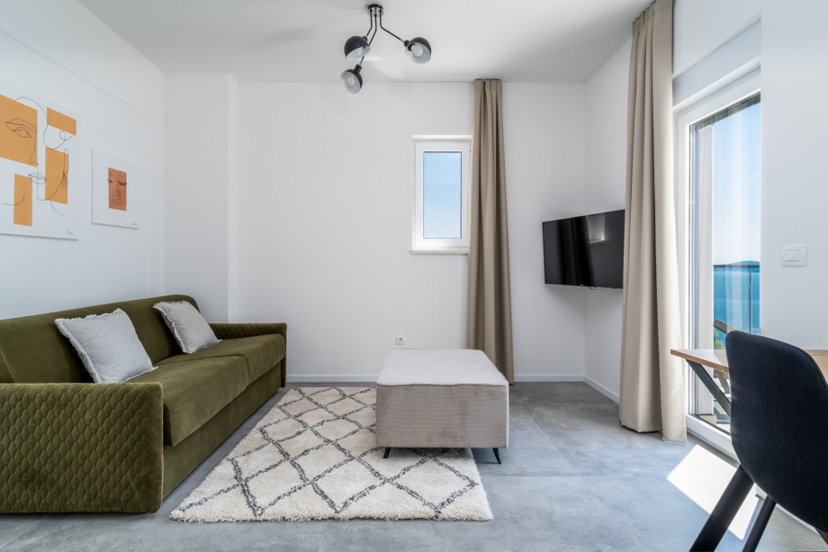 Schlafzimmer Nr. 1 ist mit einem Sofa ausgestattet, das sich in ein Schlafsofa für zwei Personen (160 cm x 200 cm) verwandeln lässt.