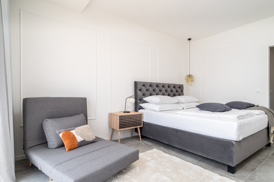 Schlafzimmer Nr. 2 ist mit einem Schlafsofa für 1 Person ausgestattet.