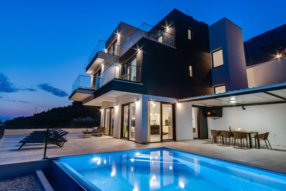 Carefully placed lighting completes the perfect experience of Dalmatian summer evenings