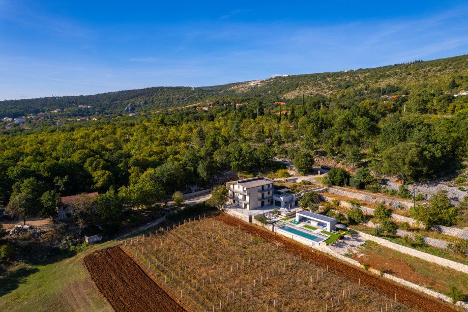 Dieses erstaunliche Anwesen, Villa Depollo, befindet sich im kleinen Dorf Vinjani Donji