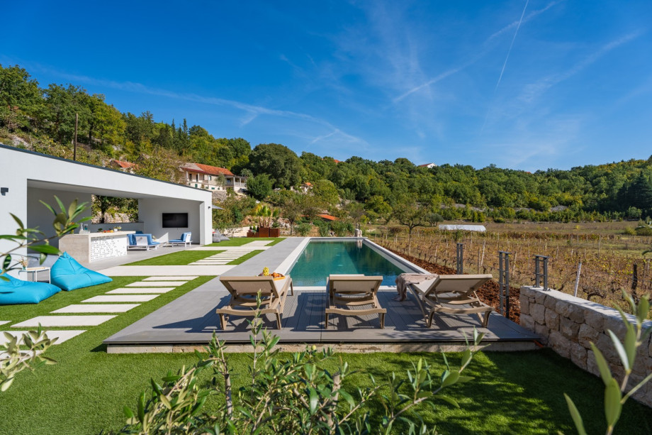 Genießen Sie die Abende im sehr komfortablen Poolbereich