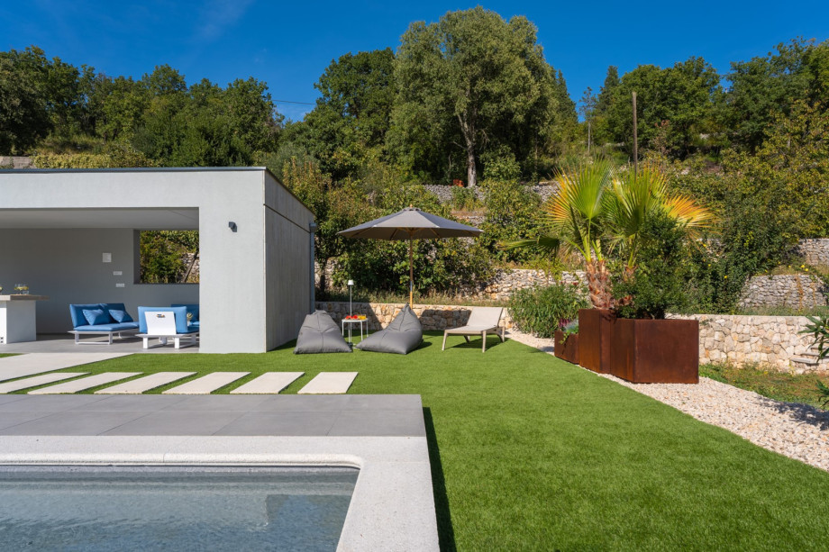 Nur 40 Autominuten von den schönsten Stränden von Brela und der Küste von Makarska entfernt