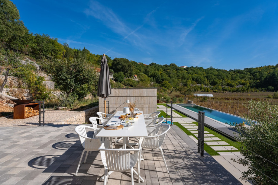 Concrete paving that offers 9 deck chairs, several corners for rest