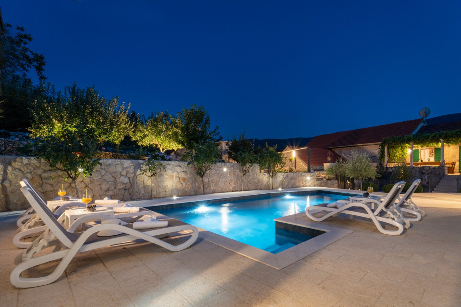 Villa Aurora: A Luxurious Stone Retreat in Dalmatia