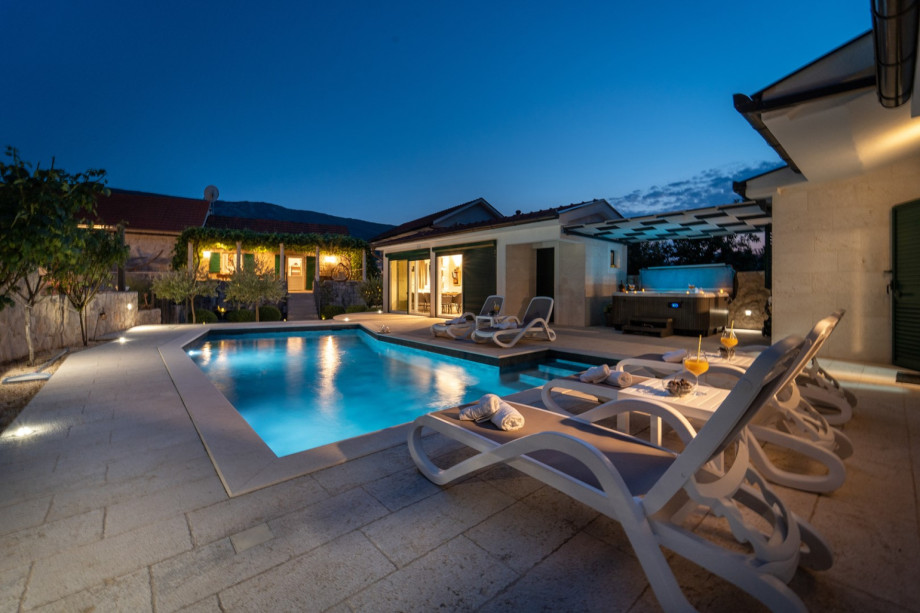 Private heated Pool, Turkish Sauna, Whirlpool, Summer Kitchen, Table Tennis and Pet-Friendly Hospitality