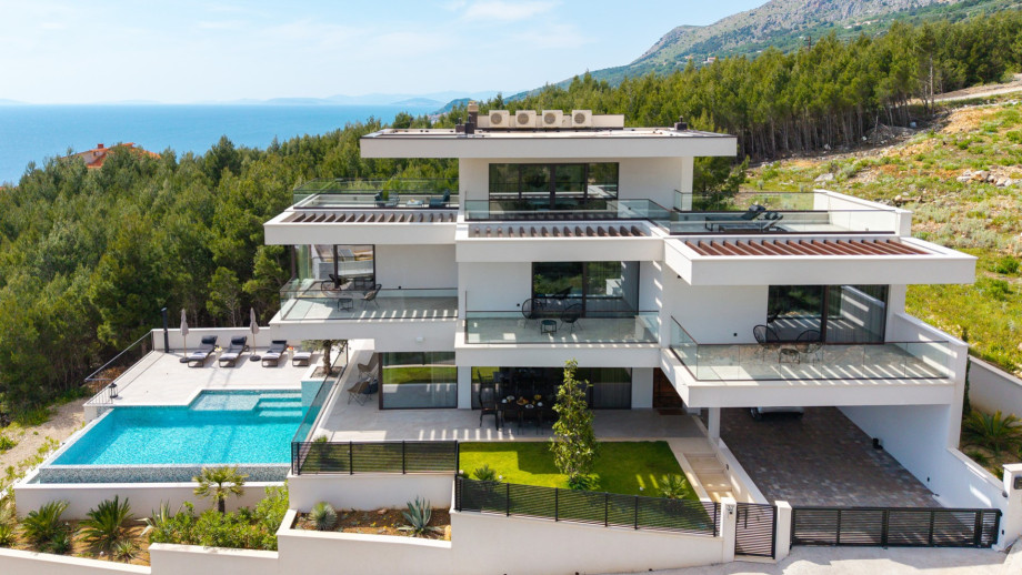 Welcome to Villa Briig - your luxury villa with a sea view