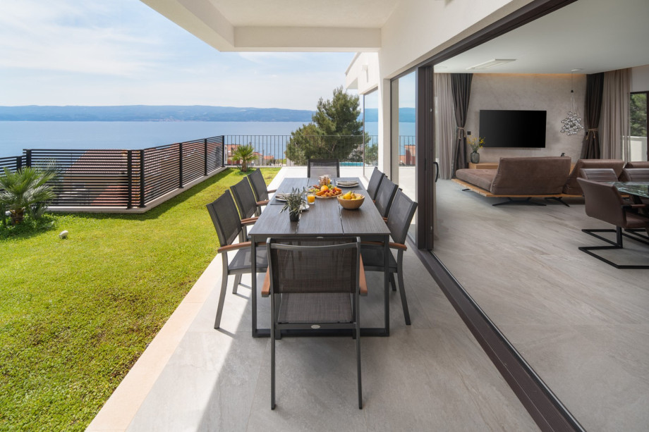 Enjoy the shaded outdoor dining space, or fire up the gas barbecue for al fresco meals under the stars