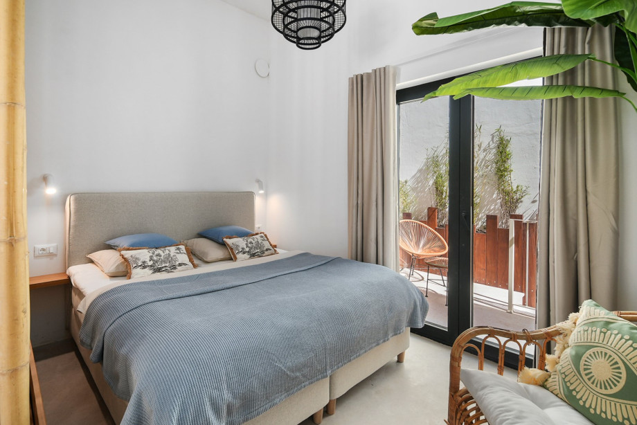 There is also a fifth king-size bed measuring 180 cm by 200 cm, an en suite bathroom with a shower, and an east-facing terrace