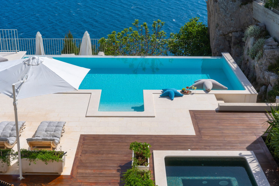 The whole property is fully fenced, and there are 5 parking places on the private plot