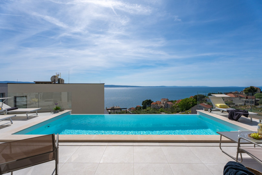 Heated 5-by-2,5-meter private pool and a sun deck area with deck chairs