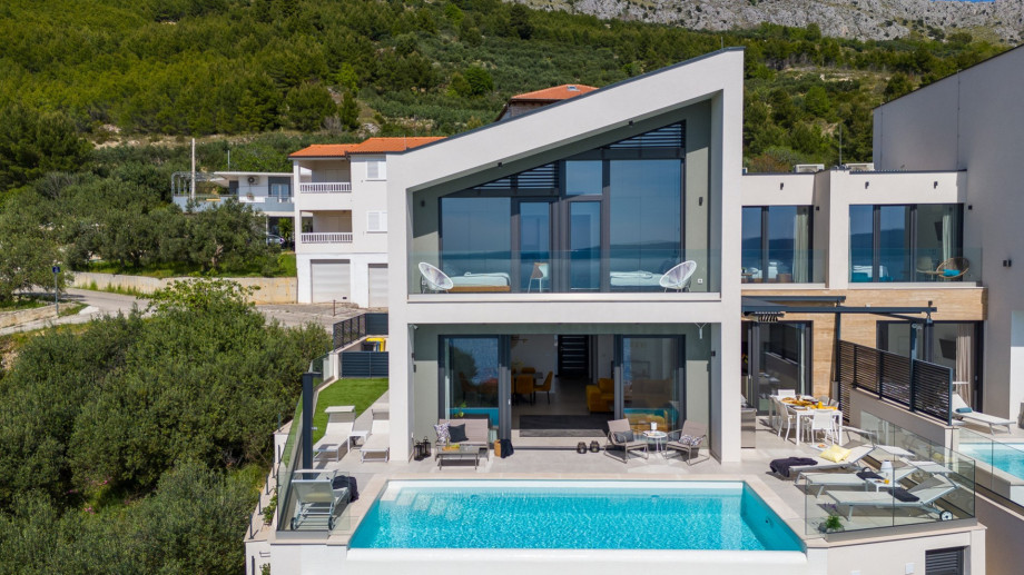 Villa Sunshine is very well organized, and all offered is exclusively for you