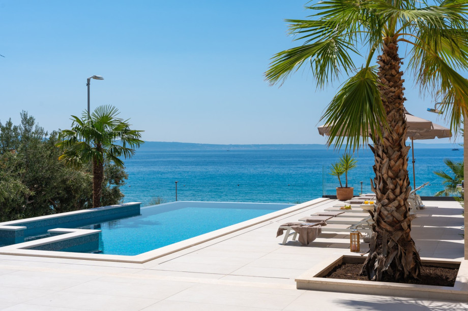 Welcome to Seaview Villa Bota – a breathtaking six-bedroom villa, idyllically located right on the beachfront of the picturesque village of Podstrana.