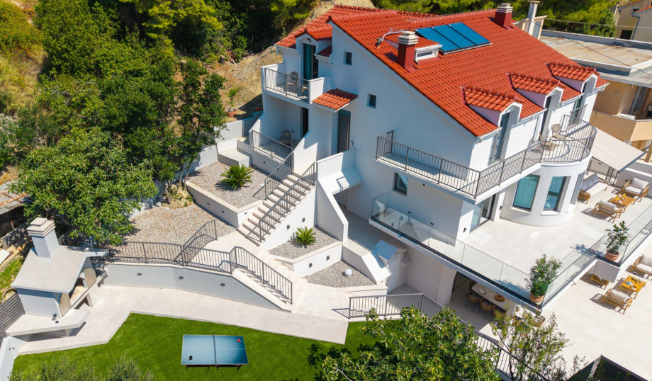 You have the opportunity to arrange additional services like a private chef, a masseuse, and grocery delivery to the property (not included in the price