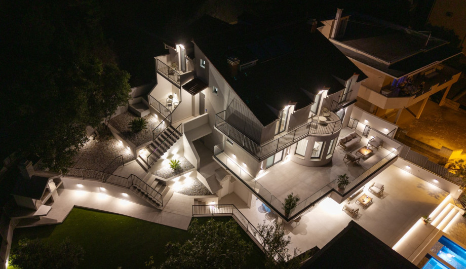 For your convenience, the property features secure private parking for five cars and video surveillance for your peace of mind.