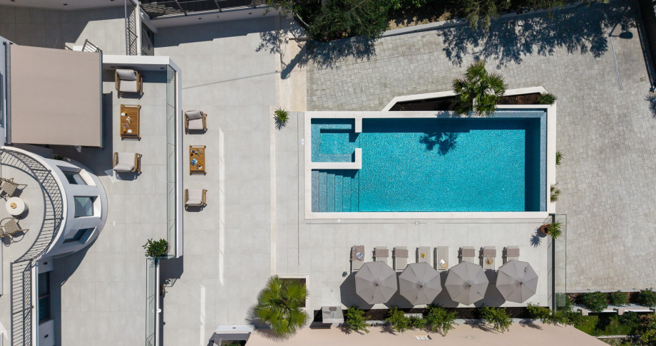 A 56 sqm heated infinity swimming pool (12m x 4.7m) with an advanced electrolysis filtering system, ensuring the water stays fresh and clean.