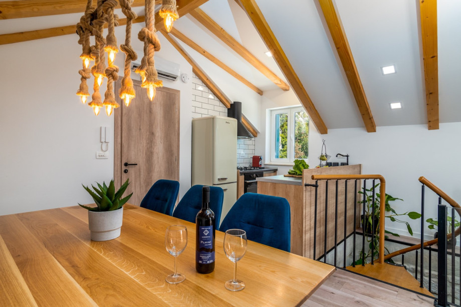 Dining area for 6 people