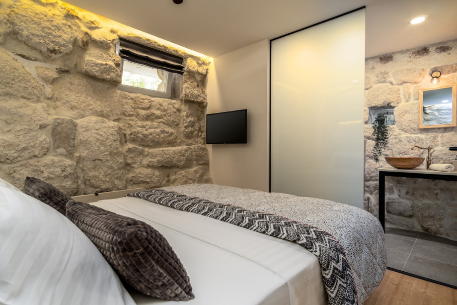 Bedroom No1 offers an en-suite bathroom with shower