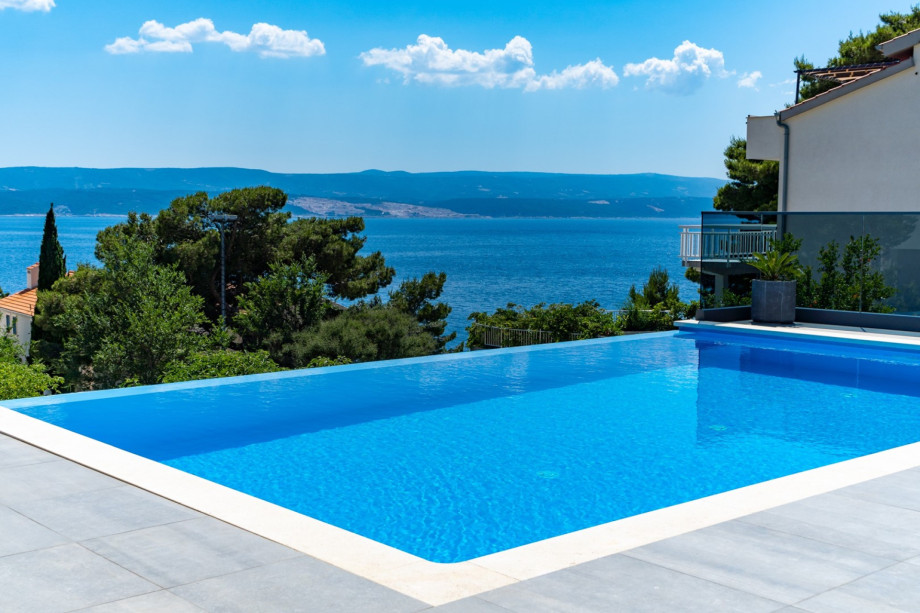 Private 32sqm heated pool with 6 lounge chairs