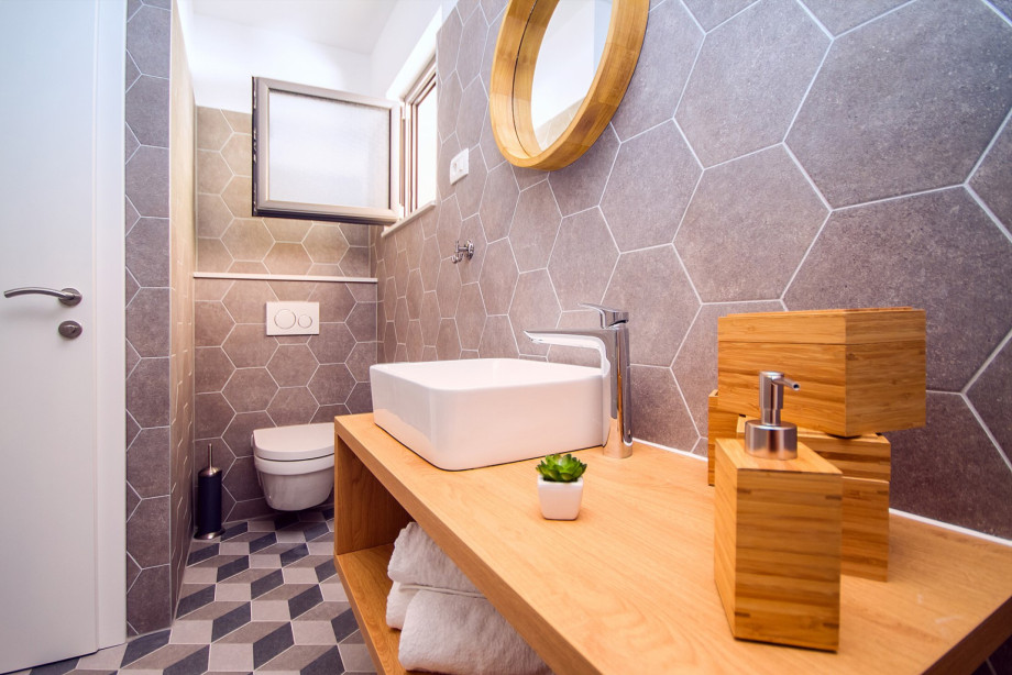 Bathroom with shower on ground floor