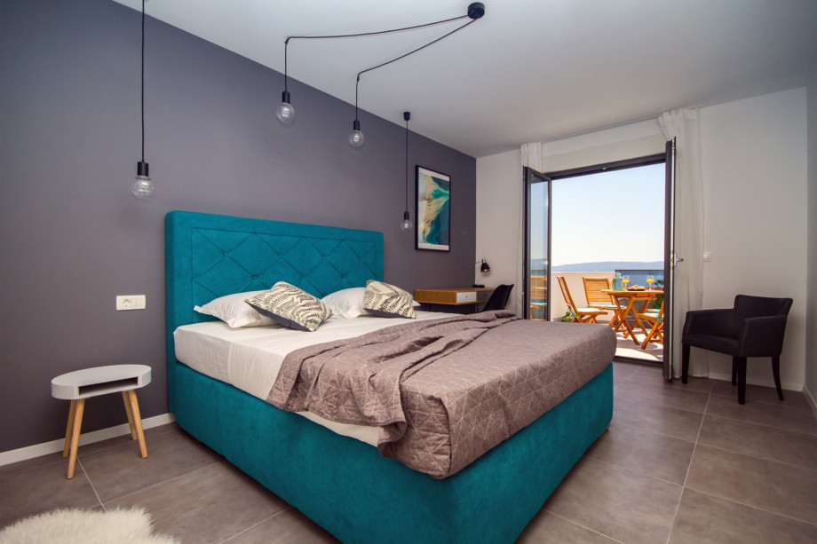 Bedroom No.4 with double bed 180x200, en-suite bathroom, exit to the balcony