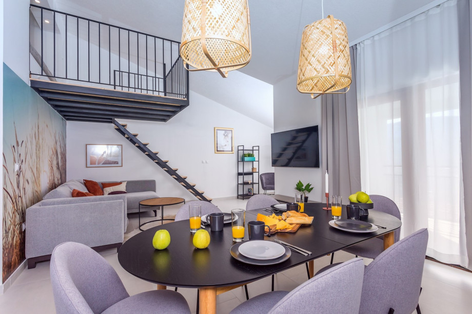 Kostenloses WLAN, Klimaanlage, TV, Sofa und zusätzliche Lounge-Ecke in der Galerie