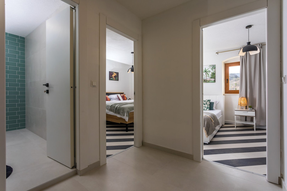 Ground floor No1 offers 2x bedrooms and 1x bathroom