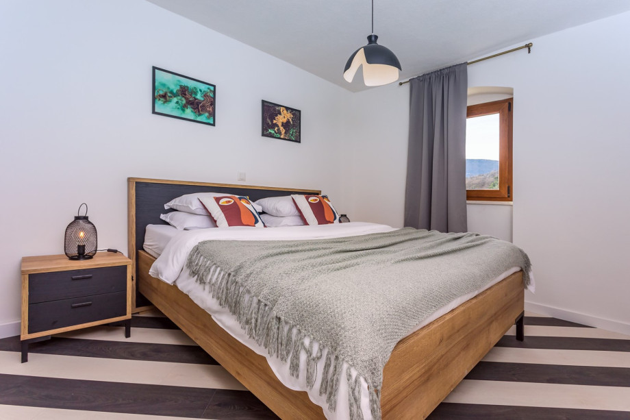 Bedroom No1 with king-size bed 180x200cm