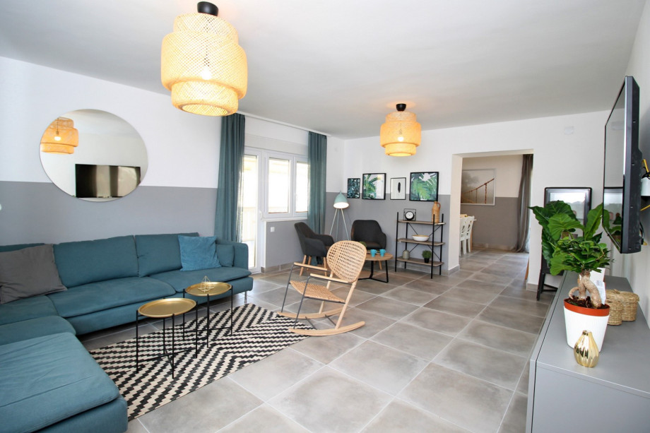 Spacious living and dining area with TV, WiFi, Air-con, exit to west terrace