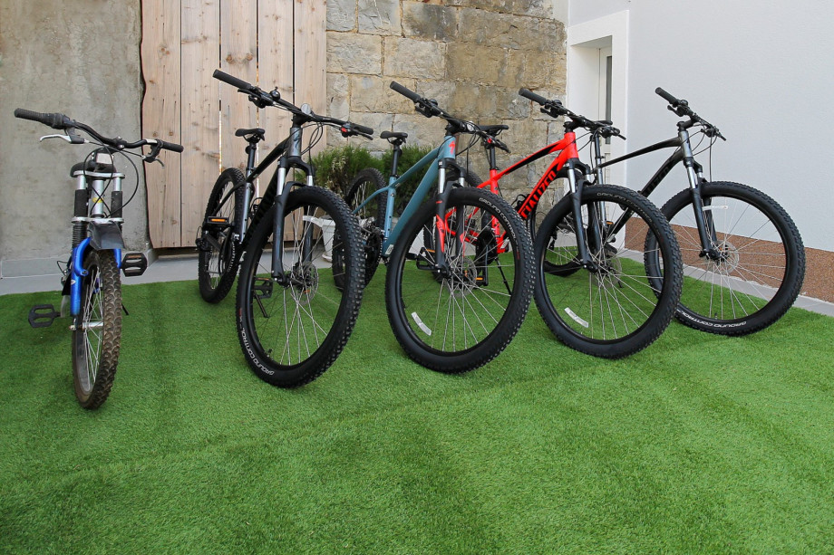 5 bicycles are at your disposal to explore this great area