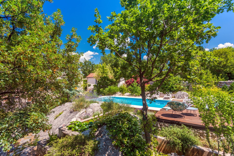 a botanical garden, with more than 400 different varieties of plants