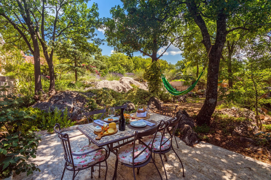 Out door dining area next to the kitchen and BBQ