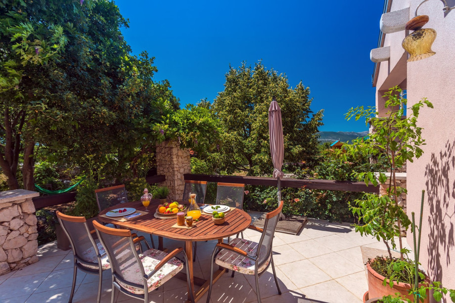 Out door dining area next to the kitchen and BBQ