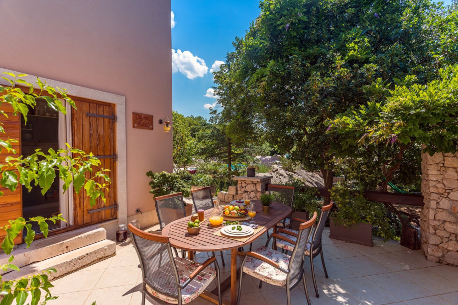 Out door dining area next to the kitchen and BBQ