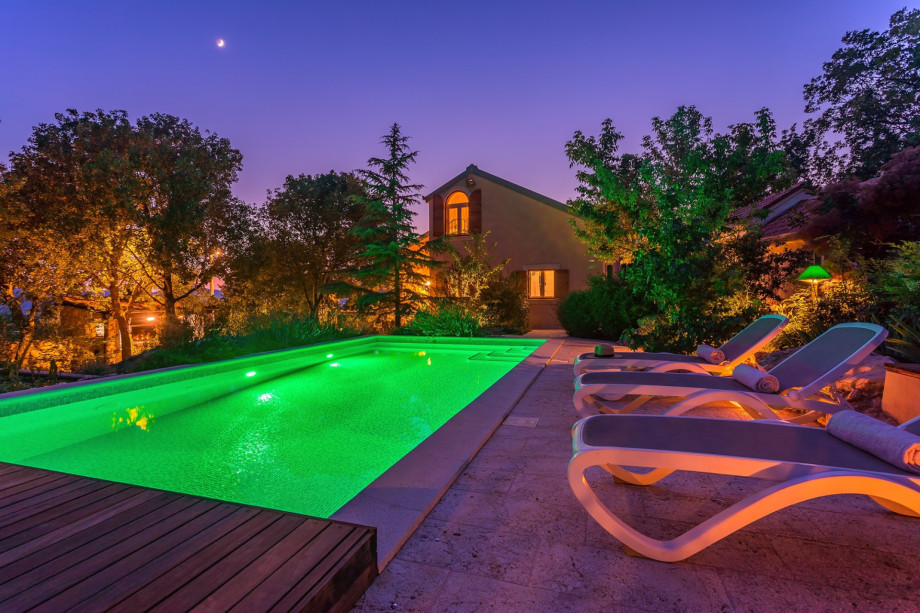 A private illuminated and heated 32m2 pool with a massage