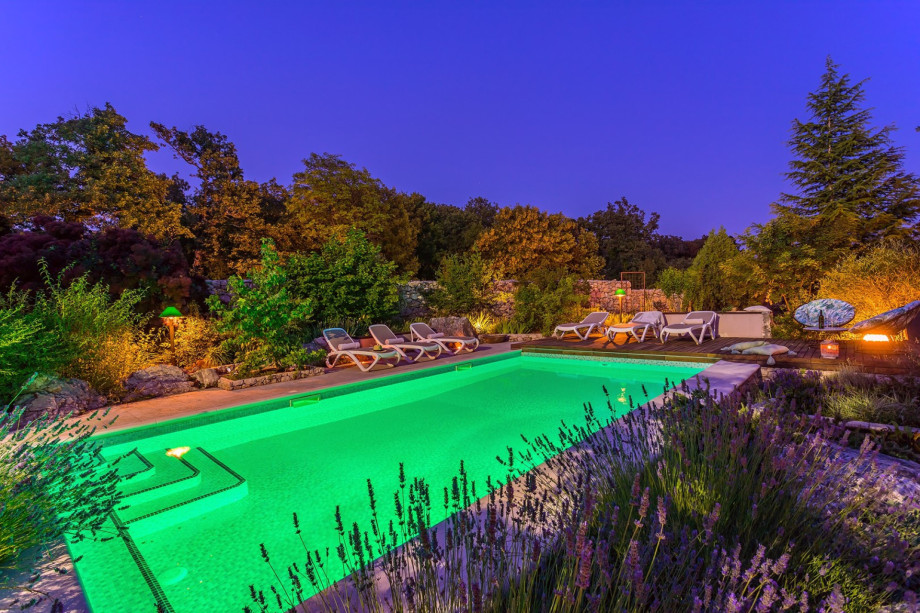 a botanical garden, with more than 400 different varieties of plants