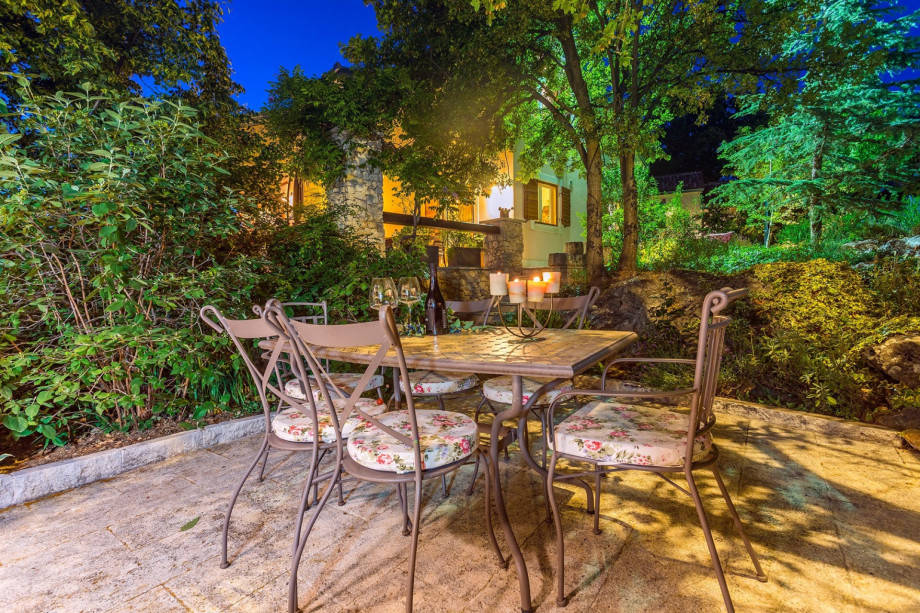 Out door dining area next to the kitchen and BBQ
