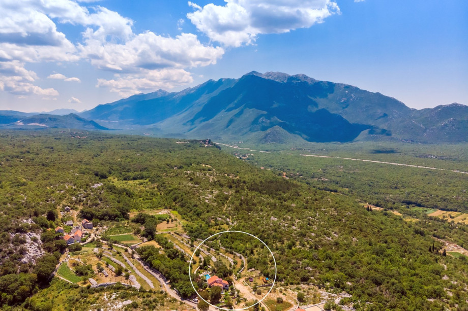 Location of the villa and surrounding area