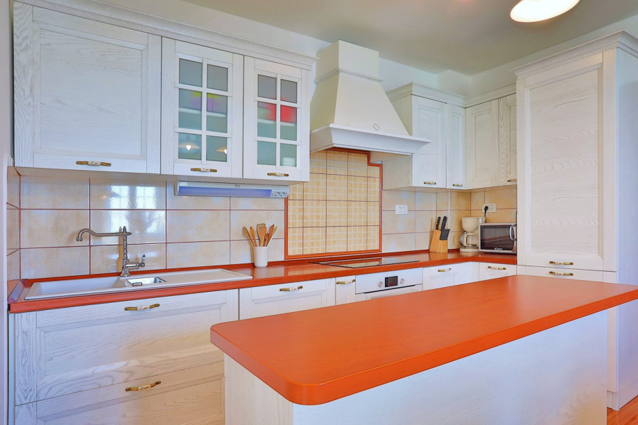 Fully equipped kitchen, with all that modern guest may need