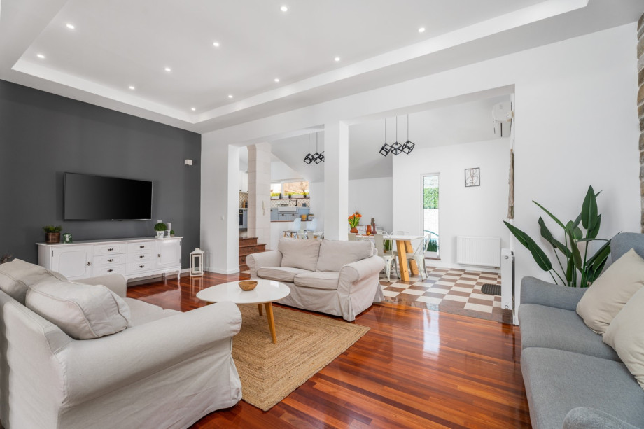 Carefully selected furniture offers several sitting areas