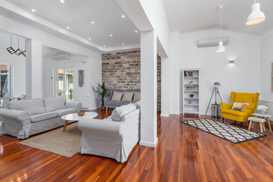 comfortable living area next to the kitchen