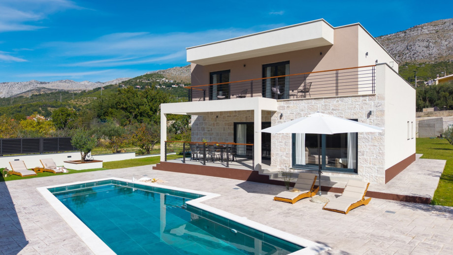 Modern two-floor design featuring a stylish stone facade and a refreshing 30 sqm private pool.
